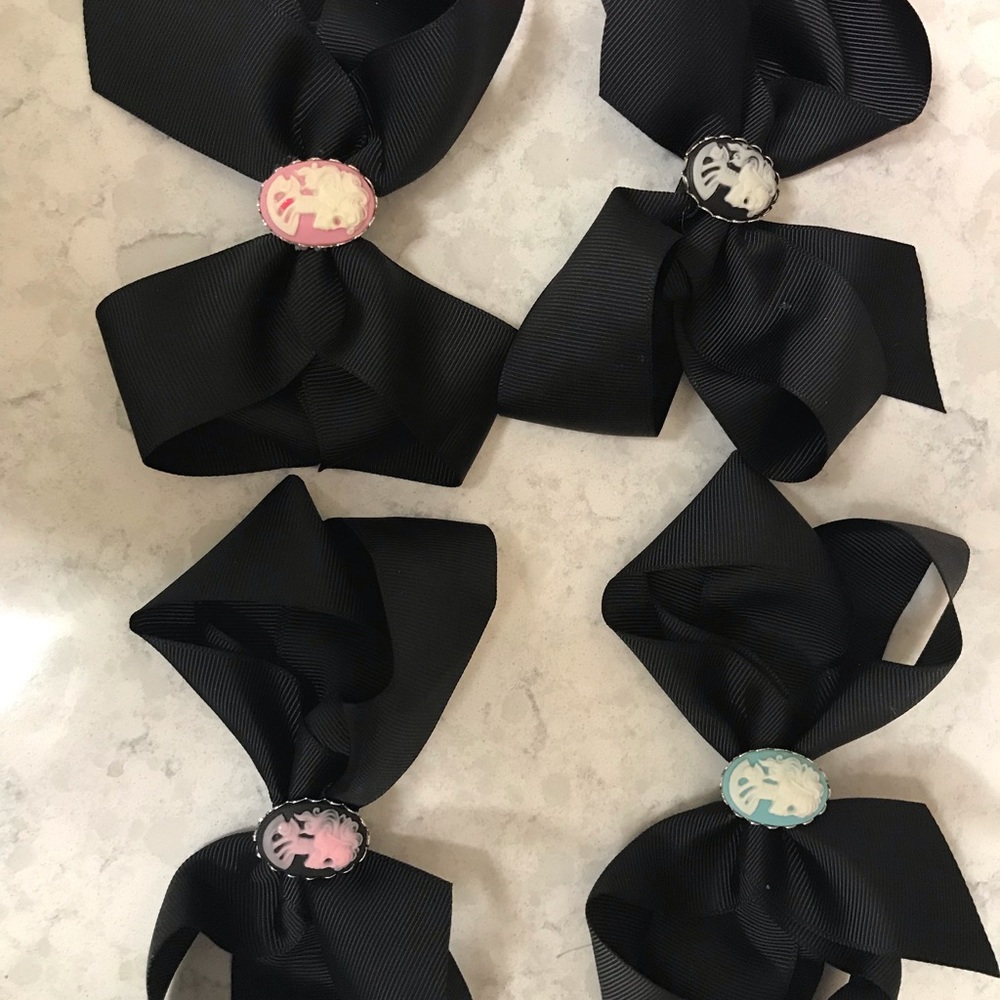 Four handmade skeleton cameo bows nwot